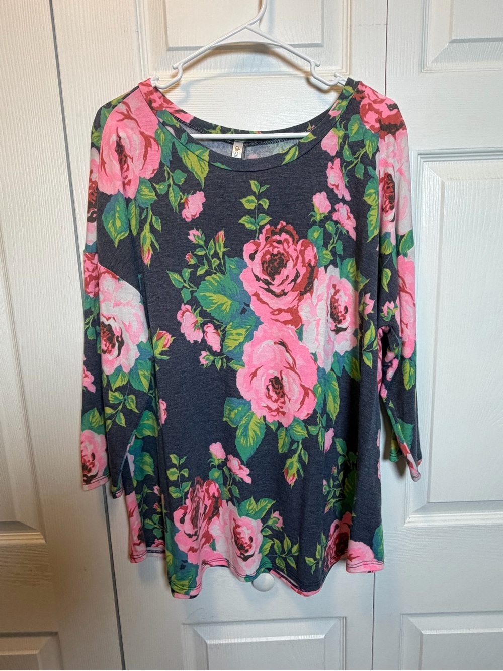 Dear Scarlett XL Floral Tunic Top Gray Pink 3/4 Sleeve Stretch Boho